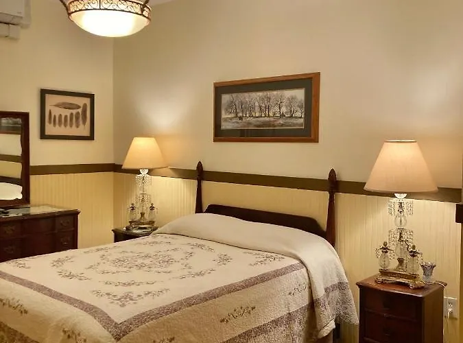 Downtown Historic Capitol Vacation Suites *