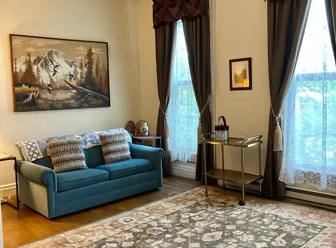 Downtown Historic Capitol Vacation Suites *